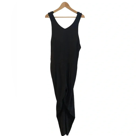 Babaton Aritzia Seamus Black Jumpsuit in Black - Open Back V Neck Size 10 - Picture 3 of 10